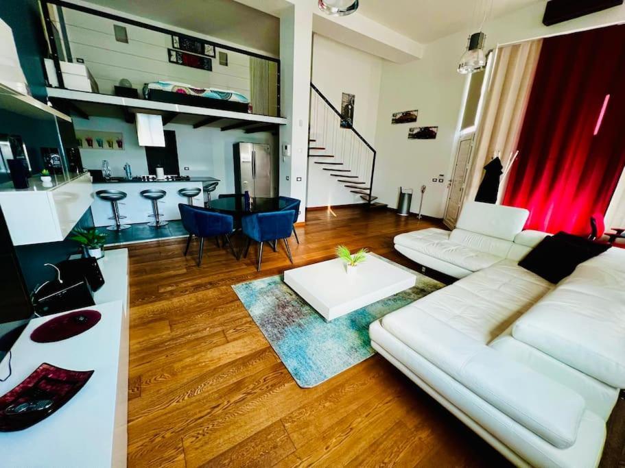 Moderno Loft Alle Porte Di Milano - 115Mq - 3 Posti 科马诺 外观 照片